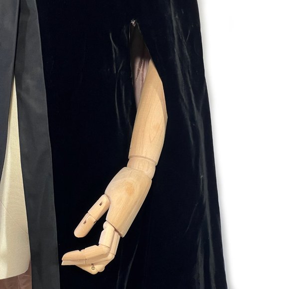 Authentic Vintage 1930s black long velvet cape OS - Picture 2 of 6